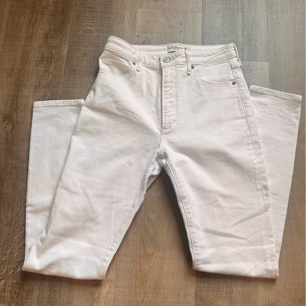 Abercrombie & Fitch White Super Skinny High Rise Jeans in 28L